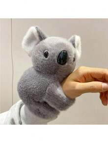 可爱的动物毛绒玩具套装，包含狐狸、考拉、熊猫、猪、鸭子、浣熊、猴子和兔子，带有拍手圈，创意设计，可戴在手腕上，是送给朋友的新颖圣诞节和新年礼物，适合作为玩偶、圣诞节礼物或趣味毛绒玩具。 - 彩色 - 查看 12