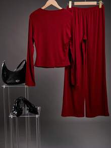 Conjunto coordinado de mujer de punto acanalado, con chaqueta de punto con botones y pantalones anchos con cordón, ropa de estar en casa para otoño e invierno, de ajuste relajado, moderno, de dos piezas - Burdeos - Ver 2