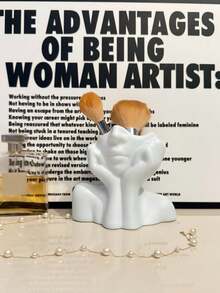 这款创意桌面收纳盒为一体式设计，采用塑料材质，不可盛水。它造型独特，功能多样，可用作笔筒、化妆刷收纳盒、装饰品、摆件或花盆。 - 白色 - 查看 10