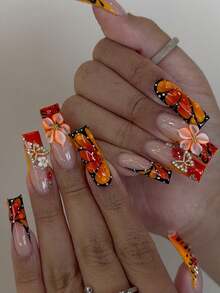 24 piezas de esmalte de uñas acrílico cuadrado, elegante y lujoso francés, con diseños en relieve de flores naranjas tridimensionales degradadas, mariposas doradas tridimensionales multicolor, gotas de agua retro naranjas, flores y mariposas, decoración con cuentas doradas, de tipo presionado y larga duración, productos de arte de uñas adecuados para uso diario, al aire libre, fiestas y celebraciones de las niñas y las damas