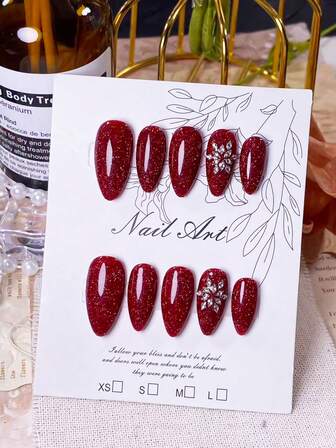 10 Pieces Of Handmade Almond Nail Art With Red, Coarse Glitter, Explosive Flash, Pointed Tips. White Horse-Eye Diamonds And DIY Snowflake Decorations. Shiny Red Nails. Christmas Nails. Simple, Elegant, Stylish, High-End Feel. Atmospheric Nails. Can Be Used For Any Occasion And Easily Removable/Press-On Nail Art.