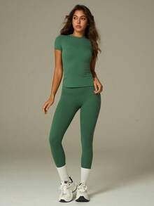 UONNOU Sporty Sculpting Loungewear Set | Stretchy Slim Fit Activewear - Green - View 10