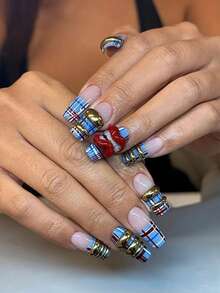 DIY可爱巴洛克Y2K闪亮美甲套装，包含10片红色、白色、金色、闪光花朵图案的长款和加长款手工亚克力按压式美甲贴片，特色包括长方形红色美甲贴片、闪光法式贴片、全覆盖彩色水钻、手绘3D波浪、波点和鳞片图案。 - 彩色 - 查看 2