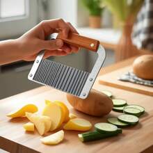 Corte Batata Ondulada para Cozinha - Aço Inox Durável, Ideal para Legumes e Chips - Multicolorido - Visão 2