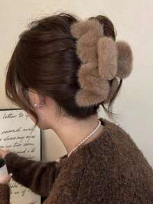 1pc Casual Versatile Solid Color Plush Hair Claw, Autumn/Winter Elegant Hair Clips Fashion Hair Clutch Winter Hair Accessories Summer Outfits,Travel,Birthday - Brown - View 1