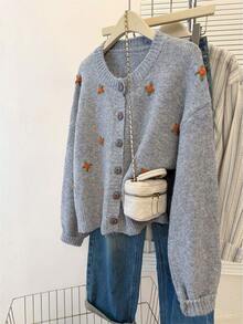 JIANHU 灰色花卉刺绣针织开衫 - 秋冬款，圆领纽扣开襟 | 圣诞市场和舒适咖啡馆 - 灰色 - 查看 1