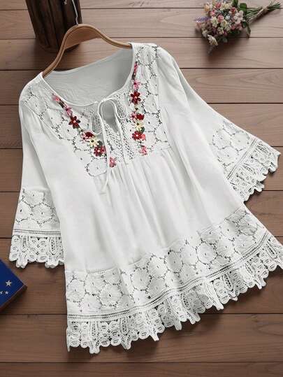 大码女式休闲假日刺绣贴花撞色蕾丝衬衫，适合秋季、情人节、新年穿着