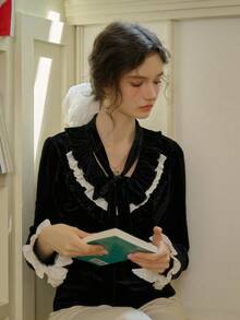 Simple Retro Women's Clashing Lace Patchwork Neck Velvet Shirt - Black - View 4