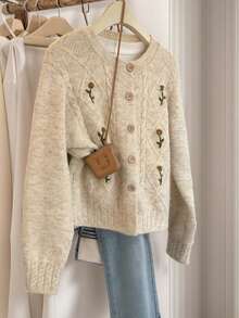 JIANHU 奶油色花卉刺绣绞花针织开衫，女士款 – 复古柔软纽扣开衫，适合秋冬季叠穿及节日送礼，保暖百搭，适合圣诞节、新年派对及日常穿着。 - 杏色 - 查看 1