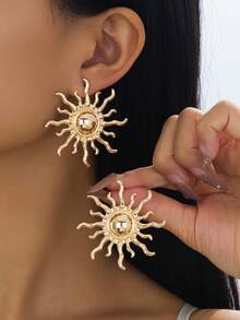 2pcs Fashionable Minimalist Exaggerated Asymmetrical Sun Stud Earrings, Versatile & Suitable For Women To Wear On Vacation - Gold Style 21 - View 6