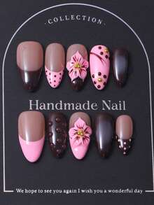 酒红色杏仁形手工美甲贴纸，融合法式Y2K风格，采用3D手工雕刻设计和手绘渐变波点图案。内含1片果冻胶和1把指甲锉，非常适合日常使用，也适合科切拉音乐节等场合的造型。美甲贴片及护理产品。美甲用品 - 酒紅色 - 查看 2