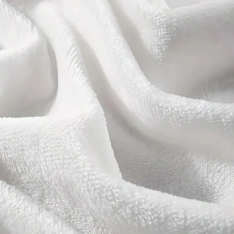 A Christmas Nightmare Print Flannel Blanket, Soft And Comfortable, Multi-Functional Design, Suitable For Naps, Air-Conditioned Rooms, Sofas, Shawls, Offices, Beds, Camping, Travel, And All Seasons. A Perfect Holiday Gift. - 白色 - 查看 5