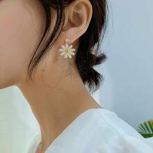 Fresh Flower Minimalist Summer Earrings Girl Heart Small Daisy Earrings Elegant Ear Accessories Needle Earrings - Silver Needle Flower Earrings - View 6