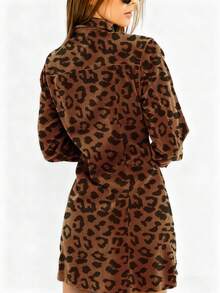 Stilvolles Damen Midi-Cord-Kleid, Leoparden-Muster, Langarm, Hemdkragen, Knopfleiste, Lässig mit Taschen - Rostbraun - Übersicht 2