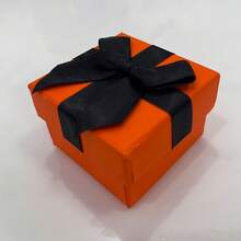 The "Surprise Gift Box" Is A Prank Prop And Holiday Party Gift, Containing A Beautiful Gift Box And A Realistic Poop-Shaped Toy For April Fool's Day Or Valentine's Day. - Multicolor - View 1