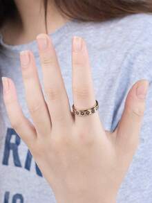 1 pieza Anillo giratorio de flor de acero de titanio, anillo de compromiso/boda para hombres y mujeres; 1 pieza Anillo de mujer con incrustaciones de circonita cúbica hueco y de moda; 1 pieza Anillo minimalista elegante de mujer con incrustaciones de circonita cúbica; 1 pieza Anillo de mujer con incrustaciones de circonita cúbica de dos tonos