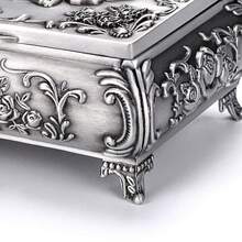 Hipiwe Vintage Metal Jewelry Box Small Trinket Jewelry Storage Box For Rings Earrings Necklace Treasure Chest Organizer Antique Jewelry Keepsake Gift Box Case For Women (Small),Small,Silver - Silver - 查看 10