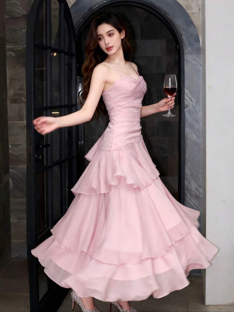 优雅不对称荷叶边吊带连衣裙，时尚百搭，适合女性穿着，简约细肩带设计，适合派对、舞会、晚宴、生日、婚礼、返校等各种场合，端庄修身，夏季必备