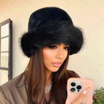 1件装女士纯色时尚保暖抓绒冬季渔夫帽，涤纶材质，适合寒冷天气穿着