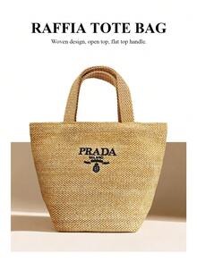 Prada 这款Material Beauty手提包采用草编材质，迷你托特包设计，兼具化妆包功能，休闲实用。2026春夏新款，时尚百搭，旅行必备。 - 卡其色 - 查看 2