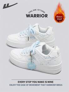 Warrior 女士板鞋，秋冬季轻便舒适透气，风格简约休闲，又不失时尚感，四季皆宜，耐磨耐穿，适合全天穿着，可作训练鞋、跑步鞋，保暖内衬运动鞋。 - 白/藍 - 查看 6