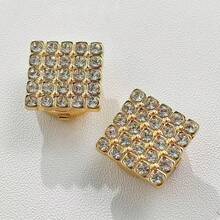 2个精致方形铆钉纽扣套。装饰性纽扣套，男女衬衫均适用。三秒即可佩戴，无需缝纫。适合任何场合。理想的节日或生日礼物。