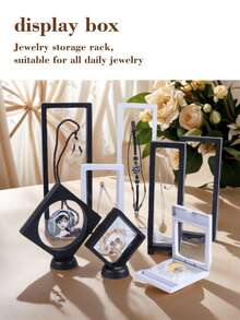 صندوق تخزين عائم مصنوع من مادة البولي إيثيلين. مناسب لتخزين الخواتم والقلائد والساعات والأقراط وغيرها من المجوهرات. يمكن أيضًا استخدامه لتخزين الشارات والأصداف التذكارية والأحجار التذكارية وغيرها من المجموعات الشخصية.