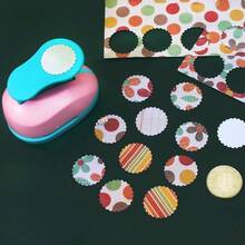 Flower Shaped Hole Punch, Plastic Craft Hole Puncher, DIY Shape Hole Punch, Suitable For Cards And Scrapbooks, Educational And Fun, Portable And Interesting, Creative, Handmade Stamp Punch, Applicable For Stamp Label Making, Handicraft Tools, Scrapbooking, Paper Crafts, DIY Card Making (Random Color And Style)