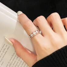 Anillo de Trébol de Cuatro Hojas Hueco, Zirconia Cúbica Brillante, Chapado en Oro/Plata, Ajustable y Retro - Ideal para Regalos de Cumpleaños y Aniversario - Oro - Ver 1