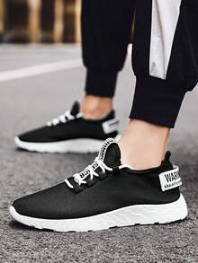 1双男士轻便弹力透气跑步鞋，配有搭扣装饰鞋带，正面系带运动鞋，随机/不对称侧带图案 - 白色 - 查看 4