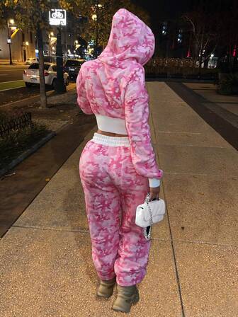 LovelyWholesale Women's Casual Hooded Drawstring Zip-Up Long Sleeve Fitted Top, Paired With Drawstring Star Camouflage Print Straight Leg Pants, Autumn Outfit