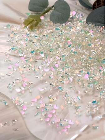 100 piezas de decoración de uñas con diamantes de colores aurora, champán, té, púrpura e iridiscentes con fondo plano y transparente