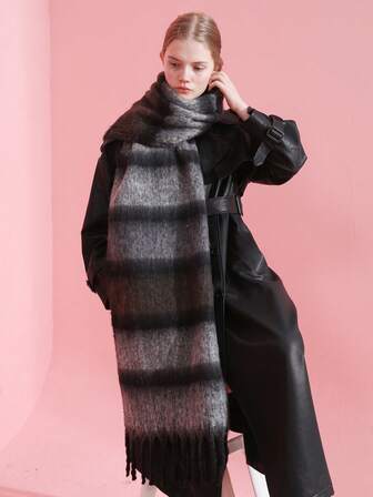 1pc Cozy Fuzzy Striped Neck Warmer Scarf For Women, Suitable For Daily Wear, Outings, Outdoor, Commuting, Street, Park, Photography, Fashionable And Sweet Accessory For Autumn/Winter