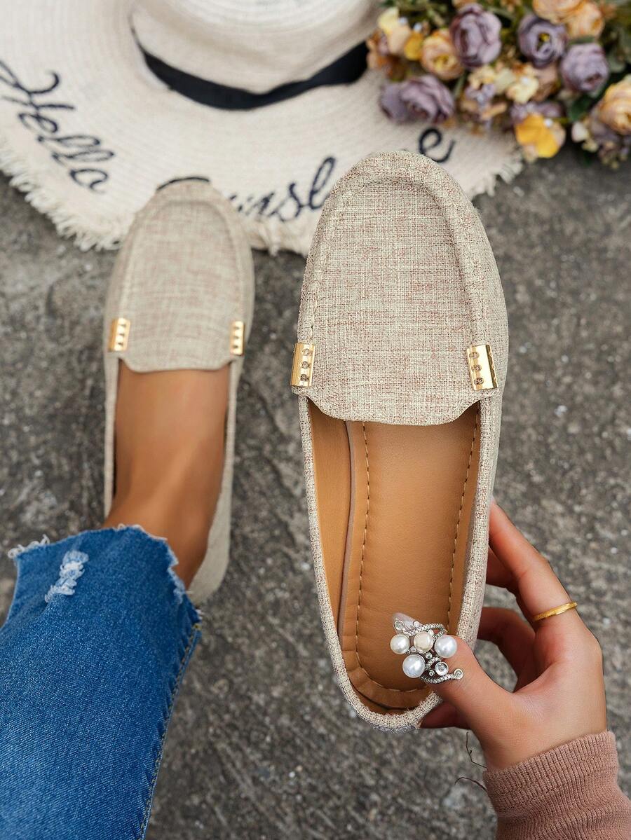 Giày lười cỡ lớn mới, giày đi làm hàng ngày đa năng, thiết kế màu trơn, khóa kim loại, mũi tròn, chất liệu vải lanh thoáng khí, trang trí hoa thủ công, giày moccasin nữ thường ngày, phù hợp cho mùa xuân, mùa hè và mọi mùa. - Màu be - Xem 1