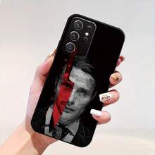 Funda Adorable de Caricatura Negra Hannibal para Modelos , Hecha de TPU Duradero para Proteger Contra Colisiones y Salvaguardar la Lente de la Cámara para Varios Modelos  Galaxy, Incluyendo S22, S22 Ultra, S23 FE, S23 Ultra, S24 Plus, S24 Ultra y Serie A. - Mezcla de colores - Ver 3