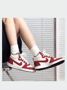Nike Court Borough Mid 合成革休闲防滑减震耐磨透气高帮女式滑板鞋，白色和红色 - 紅白色 - 查看 4