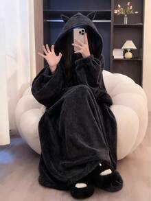 1 件恶魔连帽可穿戴毛毯 - 法兰绒超大号猫耳睡袍，长袖舒适睡衣和家居服，温暖的长款情侣冬季午睡毯，可机洗，四季皆宜，适合居家或户外，睡衣，休闲外套，俏皮设计，耐用休闲服