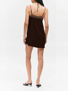 Women Silky Lace Slip Dress Flowy Sleeveless V-Neck Short Tank Dress Backless Ruffle Lace Mini Dress - 摩卡棕 - 查看 5