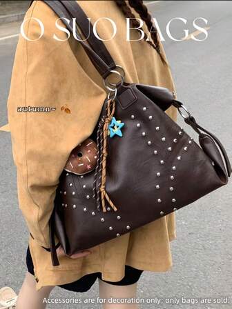时尚新款女士单肩包，采用PU面料，配有双提手和铆钉装饰设计，时尚前卫，非常适合购物、外出、旅行等各种场合。