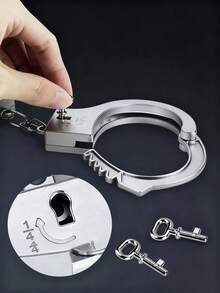 仿真手铐——轻便易用，是抓贼角色扮演游戏的理想道具，也是完美的舞台表演配件、必备的趣味派对游戏道具和理想的节日礼物之选。 - 彩色 - 查看 3