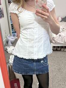 Women's Button Down Lace Top V Neck Ruffled Sexy Low Cut Babydoll Top Cute Slim Fit Casual Work Blouse - 白色 - 查看 4