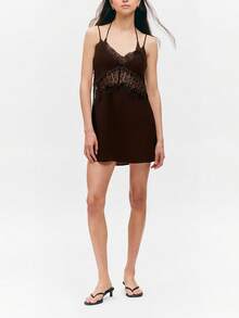 Women Silky Lace Slip Dress Flowy Sleeveless V-Neck Short Tank Dress Backless Ruffle Lace Mini Dress - 摩卡棕 - 查看 3