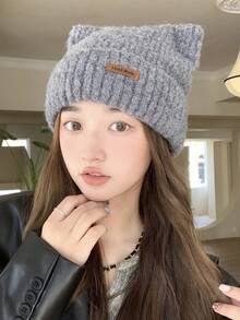 1顶女士帽子，皮革标签字母小耳朵动物造型时尚复古针织帽，适合秋冬季户外、街头穿着，保暖舒适，适合大头围，休闲百搭，针织帽，适合日常和假日佩戴。