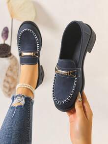 Nowe, modne, czerwone, lakierowane, okrągłe, wsuwane mokasyny z metalowym łańcuszkiem, wygodne, codzienne, klasyczne, na co dzień, do pracy, na wakacje, na płaskim obcasie, damskie - Niebieski - Zobacz 6