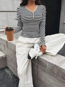 VIBEWAVE 2026 新款春夏独特条纹V领插肩袖T恤，女士修身休闲打底衫 - 黑與白 - 查看 1