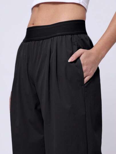 Women's Lightweight High Elasticity Running Pants - Casual Quick-Dry Sports Pants With Zipper Pockets. Loose, High-Stretch, Breathable And Quick-Drying Sports Pants Suitable For Running, Hiking, Fitness And Other Activities. Casual Style, Made Of Premium Soft Fabric, Comfortable And Breathable, With Excellent Elasticity, Perfect For Various Sports Scenarios. Black Winter