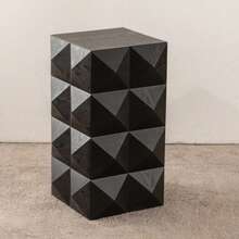 Retro Black Wooden Side Table With A Three-Dimensional Embossed Pattern Design, 60 Cm High. No Assembly Required. - 黑色 - 查看 9