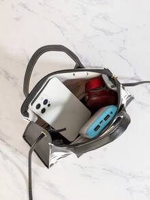 1个撞色奶牛纹手提包，简约时尚亮面托特单肩斜挎包，百搭休闲、购物、派对等场合，女士波士顿包，优雅女士钱包，女士斜挎包，黑色斜挎包，女士钱包，女士手提包，圣诞礼物，送她的礼物，金色手提包，优雅女士钱包 - 黑色 - 查看 5