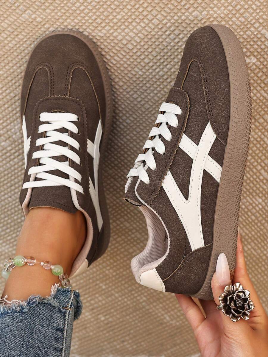 Giày thể thao nữ dáng suông phối màu tương phản, phong cách preppy, cỡ lớn EUR36-EUR43, buộc dây, phối màu nâu, đế bằng, thời trang retro, giày chạy bộ ngoài trời. - màu nâu - Xem 1