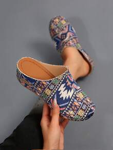 女士镂空透气金属扣套脚穆勒鞋，适合日常外出、居家、通勤、旅行等多种场合，休闲舒适。 - 藍白色 - 查看 1